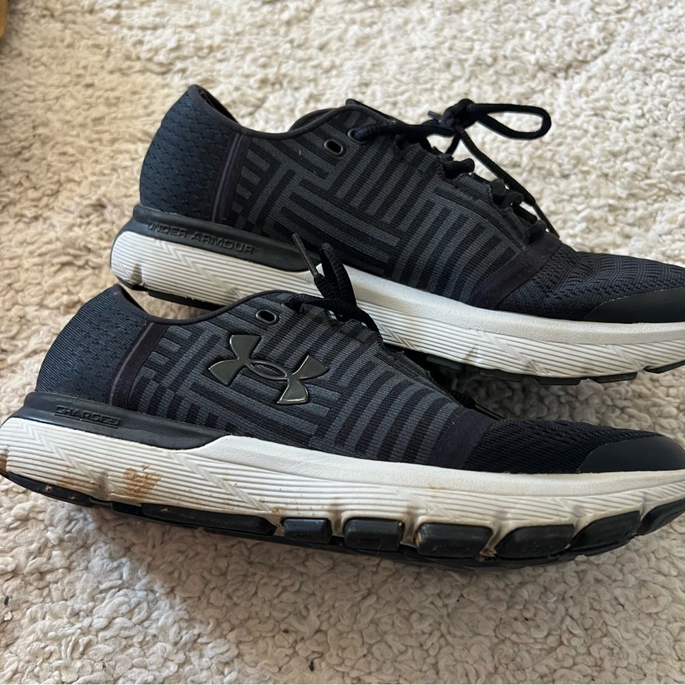 Under Armour Black Running Shoes - Picture 5 of 8